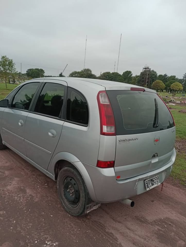 Chevrolet-Meriva-2006-ful_02