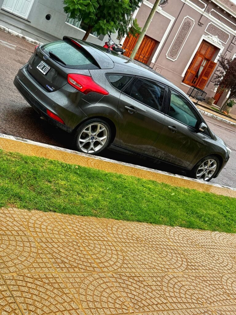 Ford-Focus-3-se-plus_00