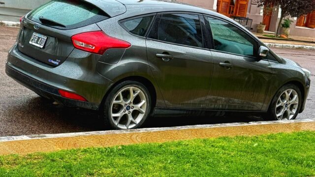 Ford-Focus-3-se-plus_01