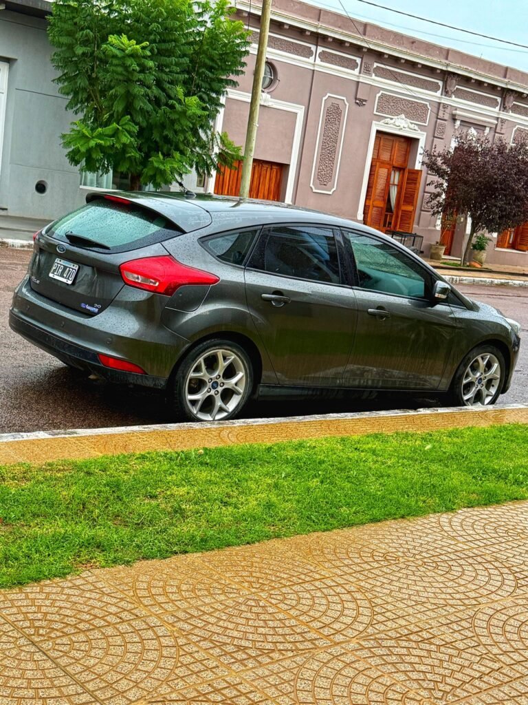 Ford-Focus-3-se-plus_01