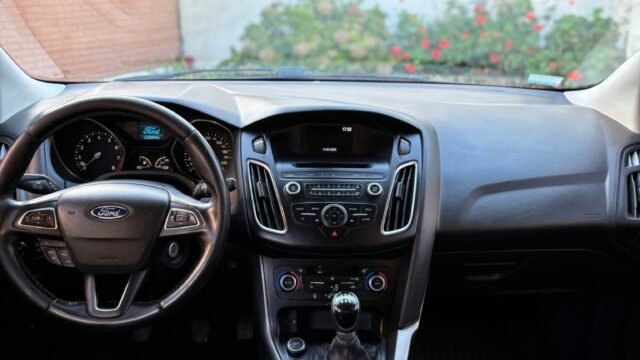 Ford-Focus-3-se-plus_05