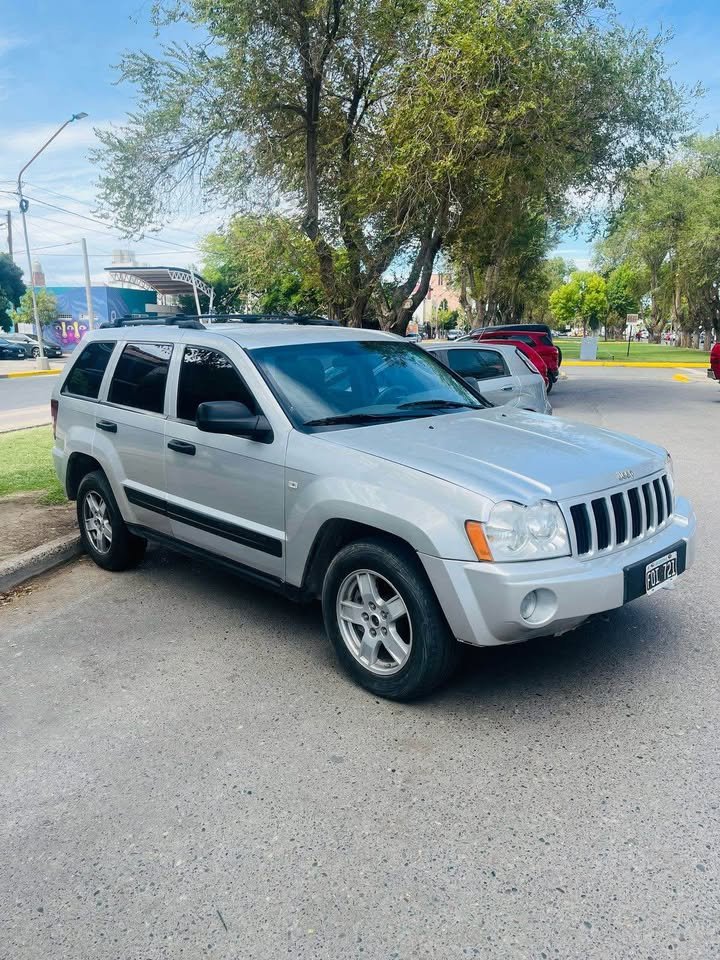 jeep-Cherokee-Laredo-CRD_00