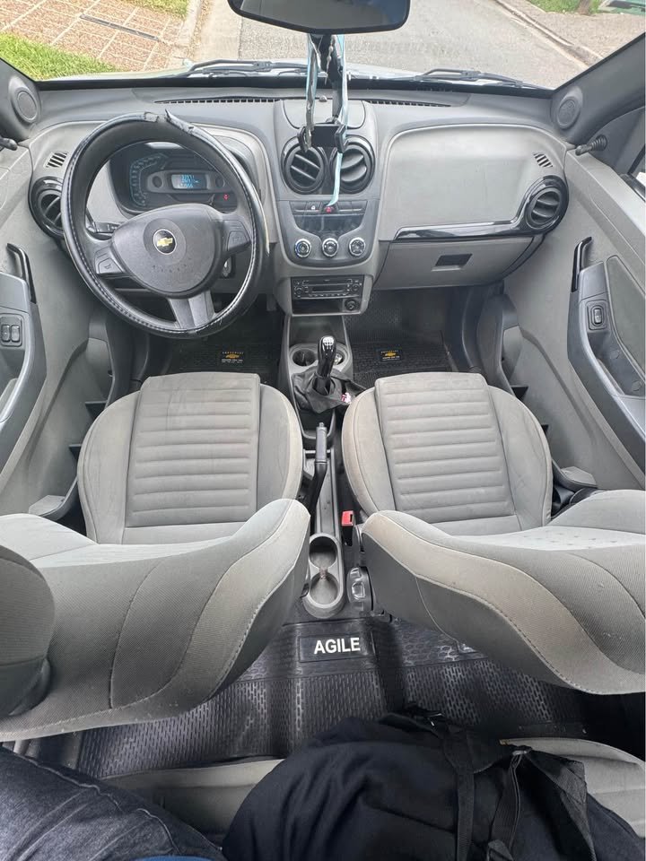 Chevrolet-Agile-2010-primera_02
