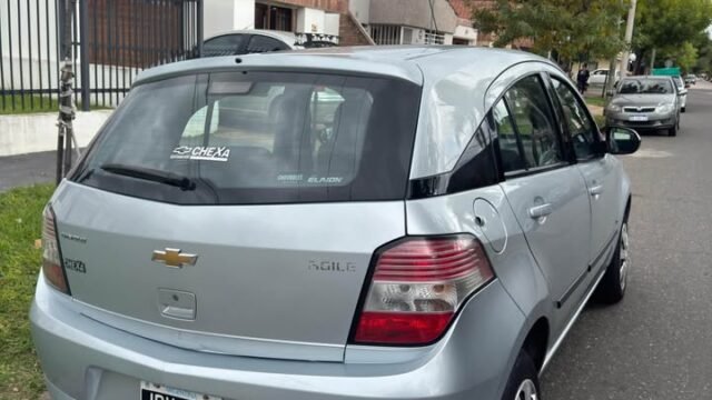 Chevrolet-Agile-2010-primera_03