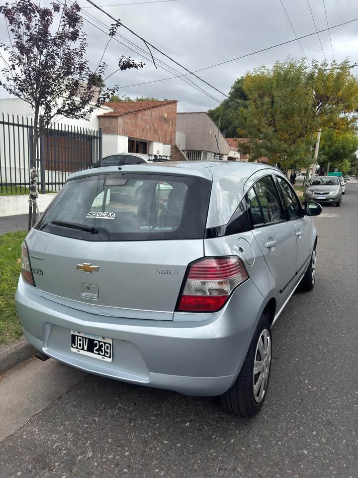 Chevrolet-Agile-2010-primera_03