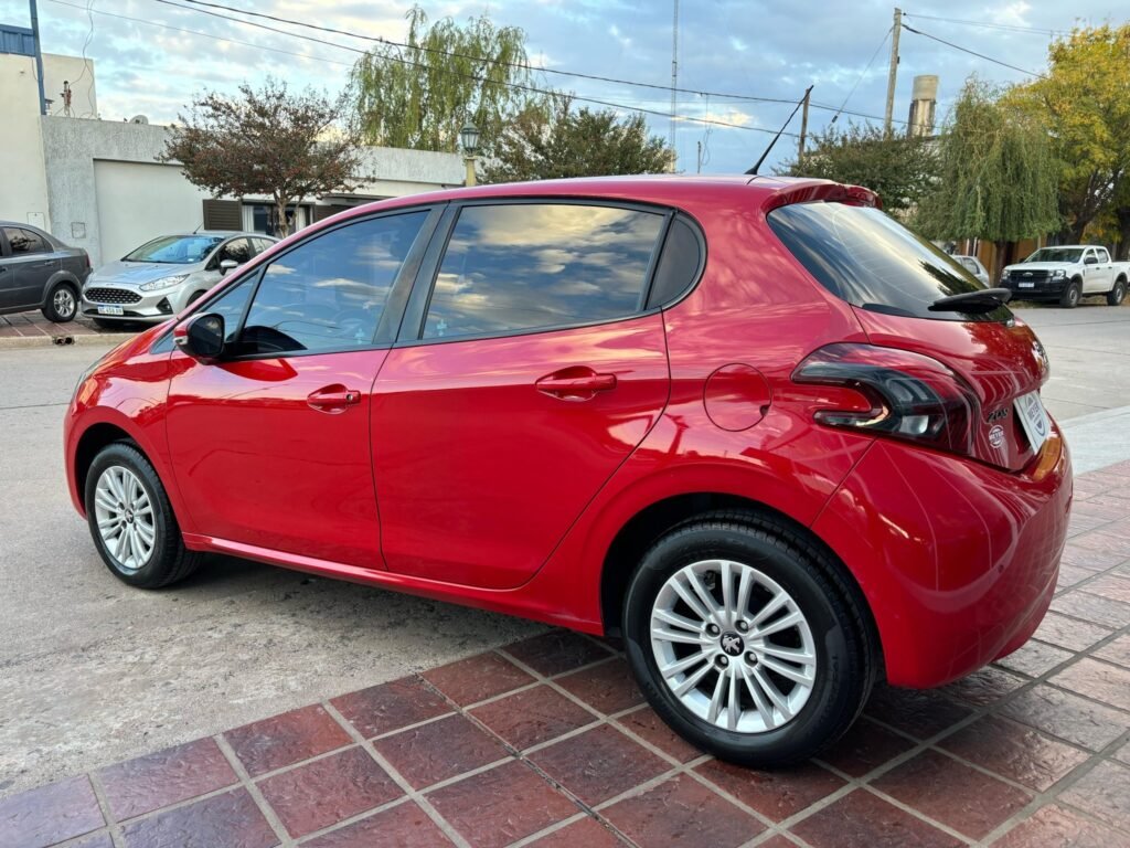 Peugeot-208-Allure-2019_00