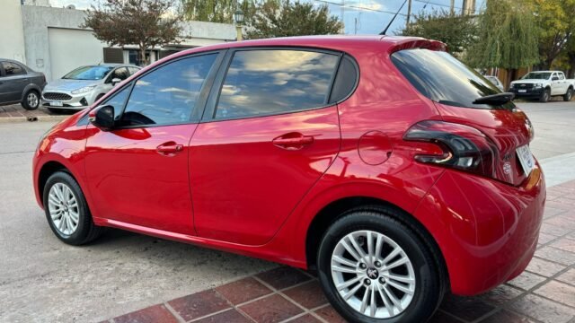Peugeot-208-Allure-2019_00