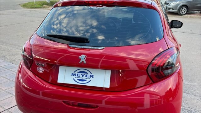 Peugeot-208-Allure-2019_02