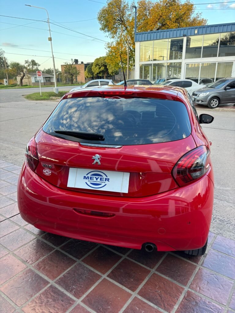 Peugeot-208-Allure-2019_02