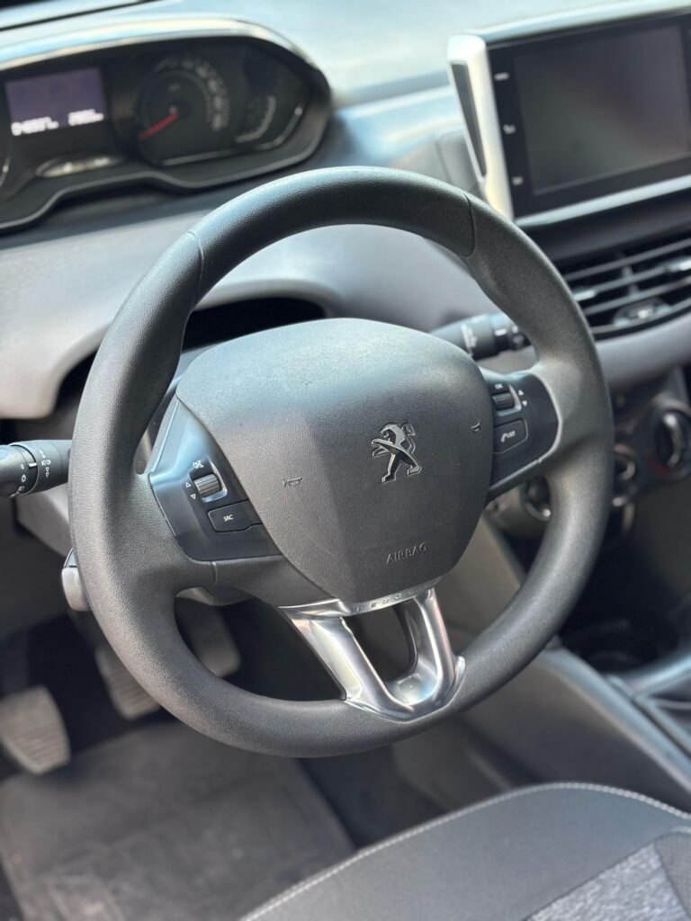 Peugeot-208-Allure-2019_03