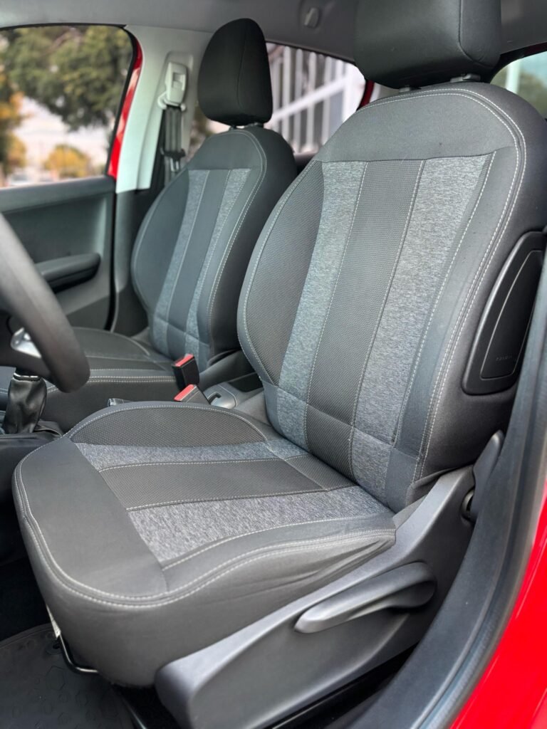 Peugeot-208-Allure-2019_06