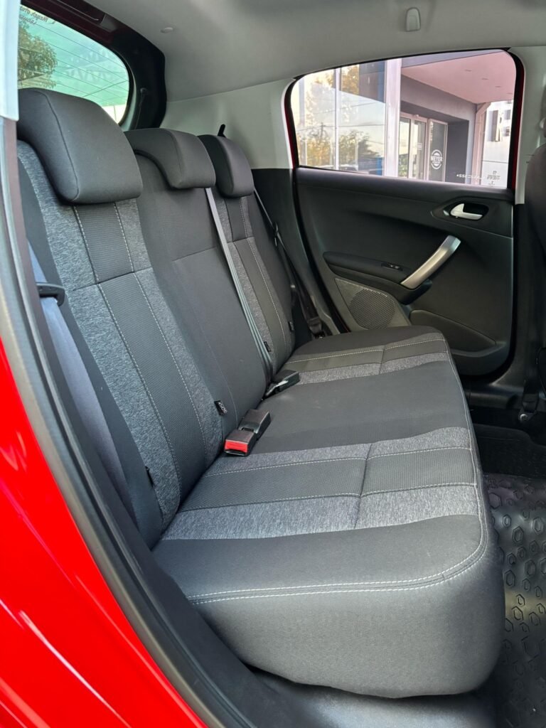 Peugeot-208-Allure-2019_08