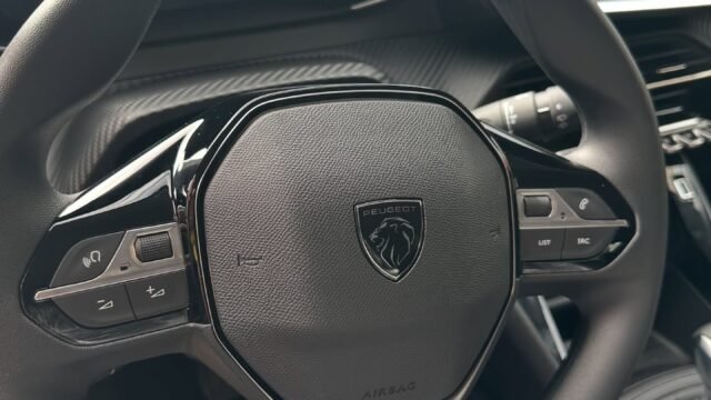 Peugeot-208-Allure-AT_06