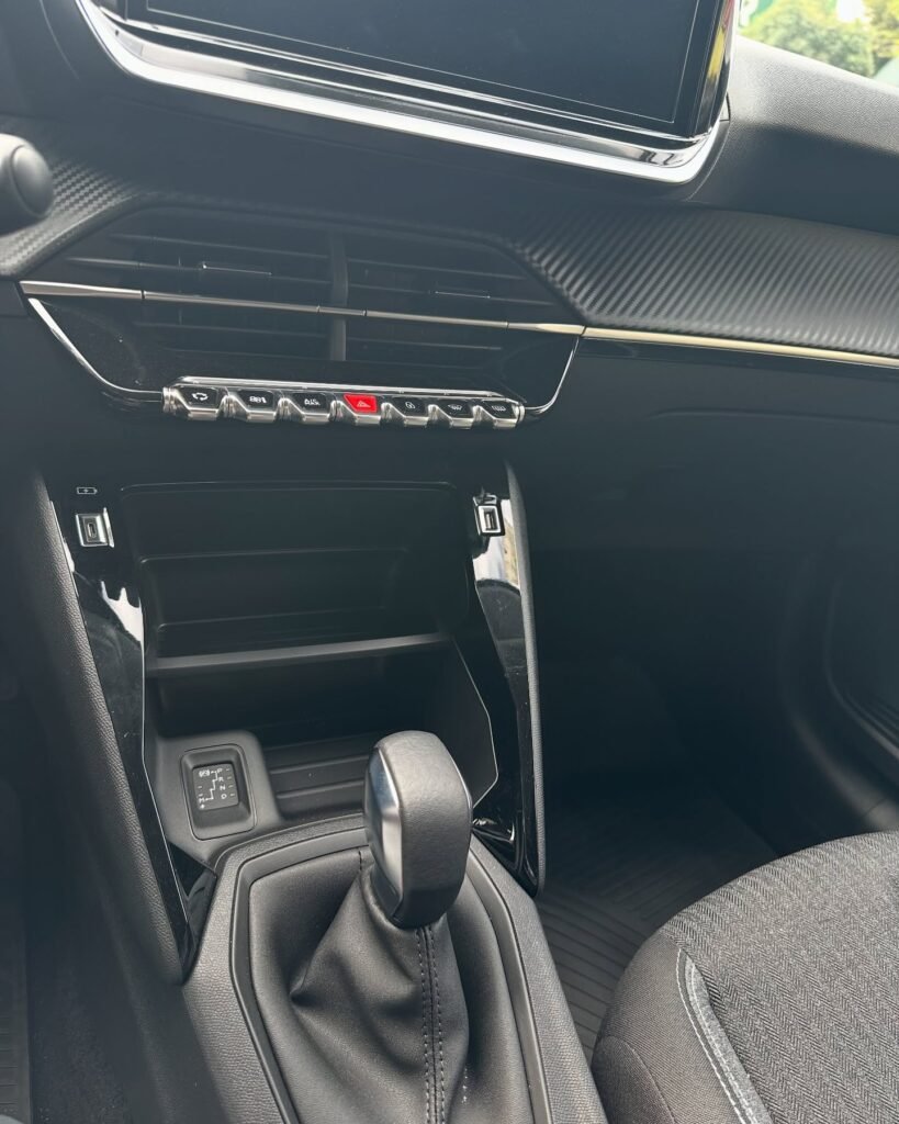 Peugeot-208-Allure-AT_07