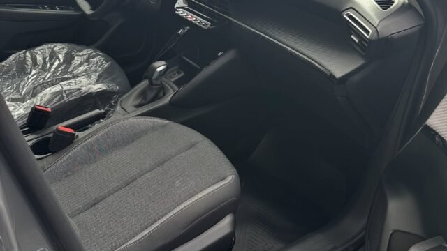 Peugeot-208-Allure-AT_08