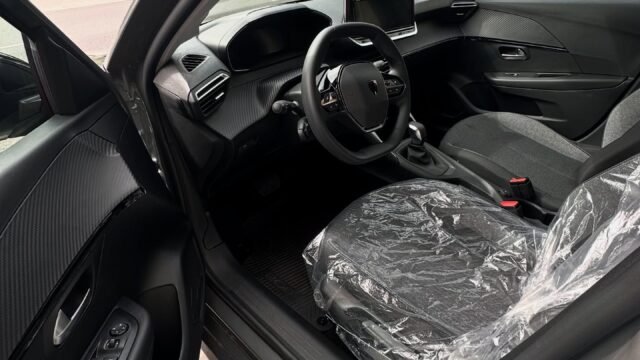 Peugeot-208-Allure-AT_09