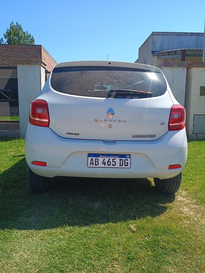 VENDO-Sandero-autentic-2017_01