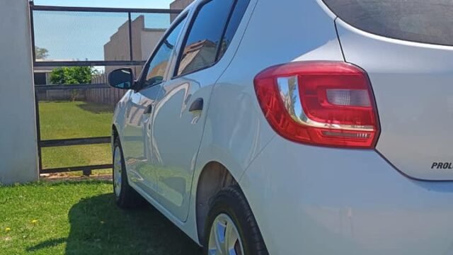 VENDO-Sandero-autentic-2017_03