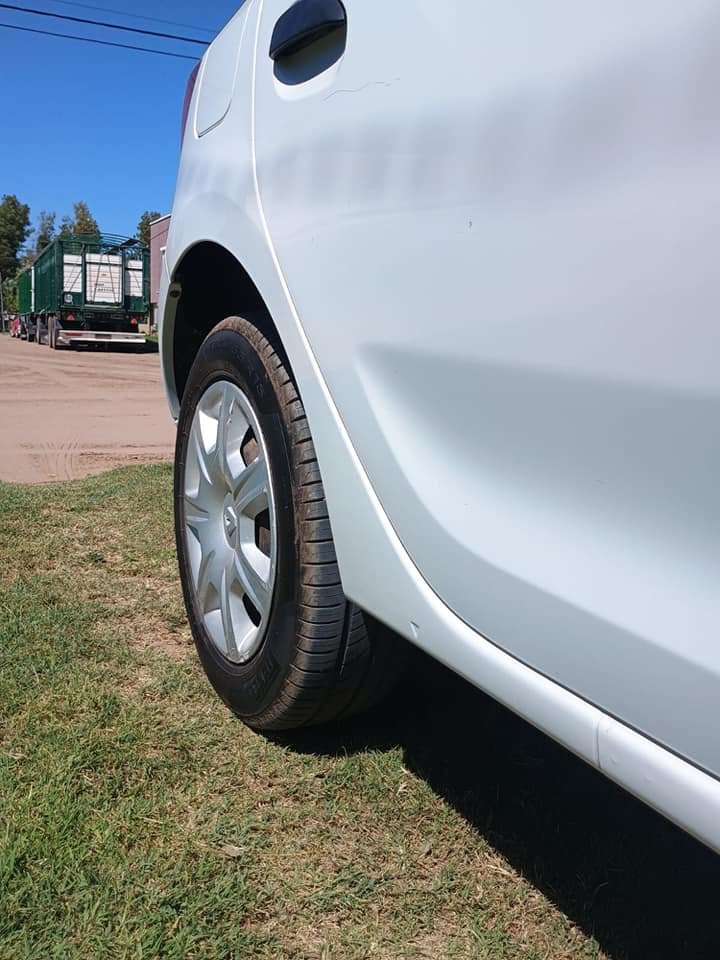 VENDO-Sandero-autentic-2017_04