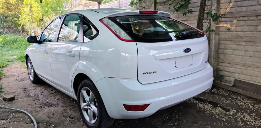 Ford-Focus-00