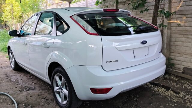 Ford-Focus-00