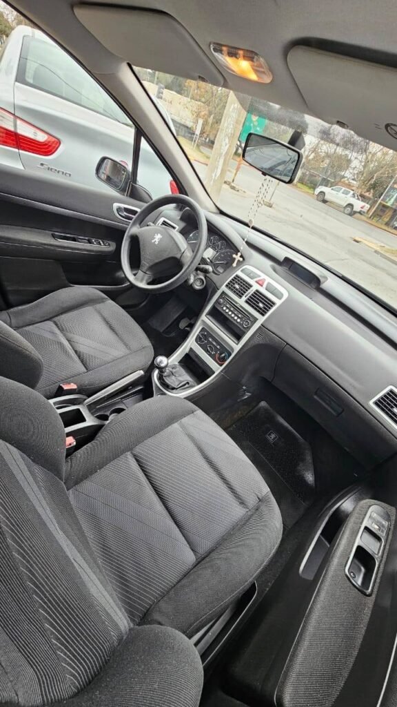 Peugeot-307-XS-2011_01