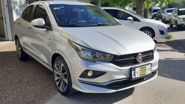 Fiat_Cronos_Precision_1_8_01