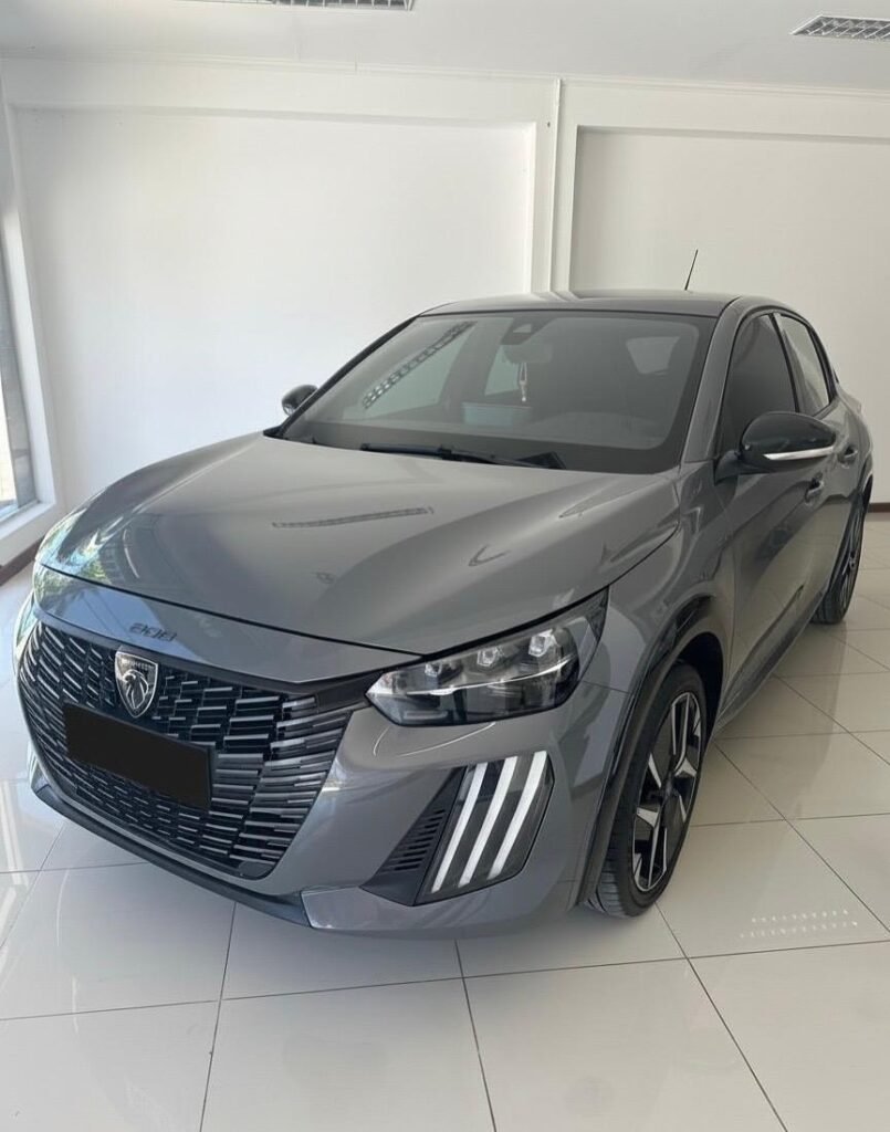 PEUGEOT_208_GT_1_0_Turbo_00