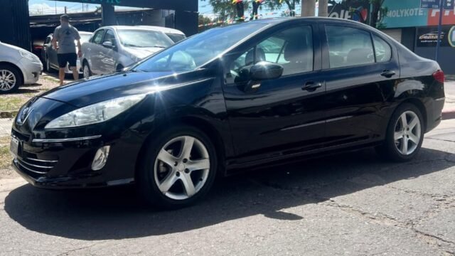 Peugeot_408_Allure_Nafta_2015_00
