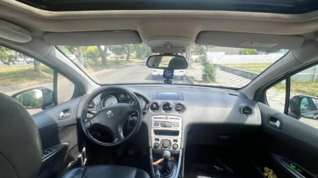 Peugeot_408_Allure_Nafta_2015_01