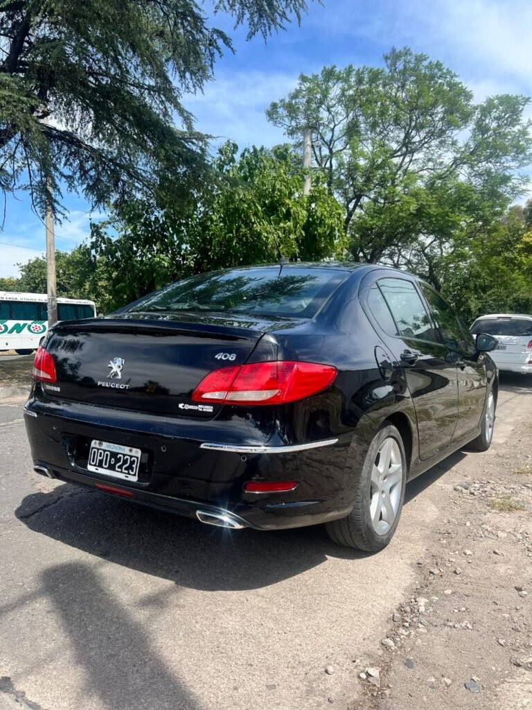 Peugeot_408_Allure_Nafta_2015_02