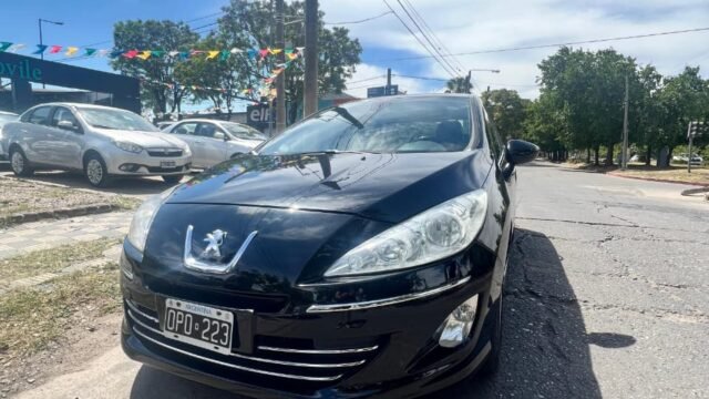 Peugeot_408_Allure_Nafta_2015_03