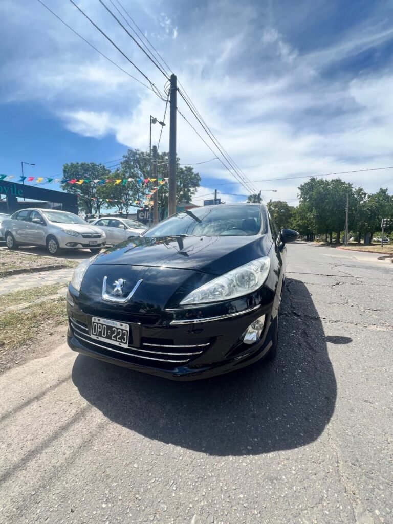 Peugeot_408_Allure_Nafta_2015_03