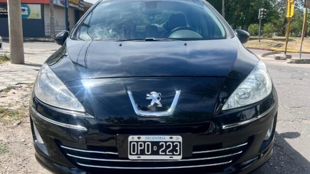 Peugeot_408_Allure_Nafta_2015_04
