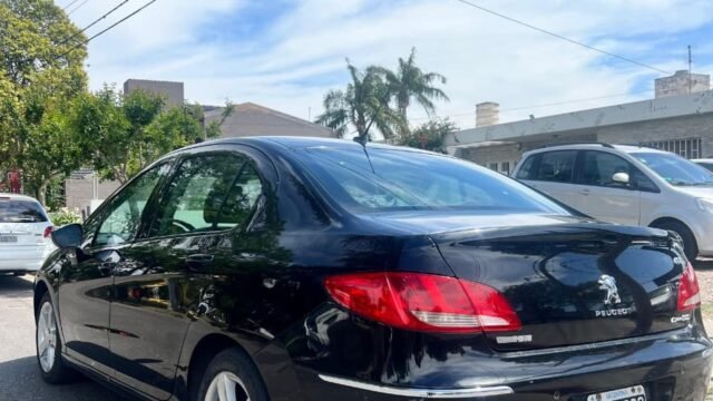 Peugeot_408_Allure_Nafta_2015_05