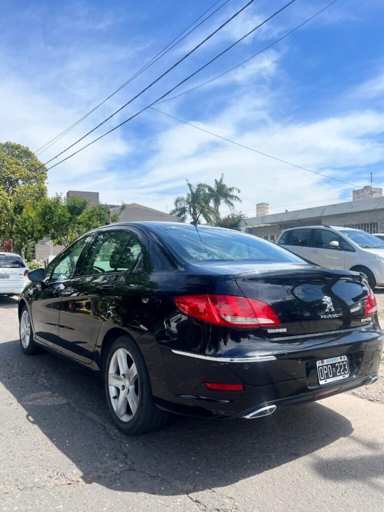 Peugeot_408_Allure_Nafta_2015_05