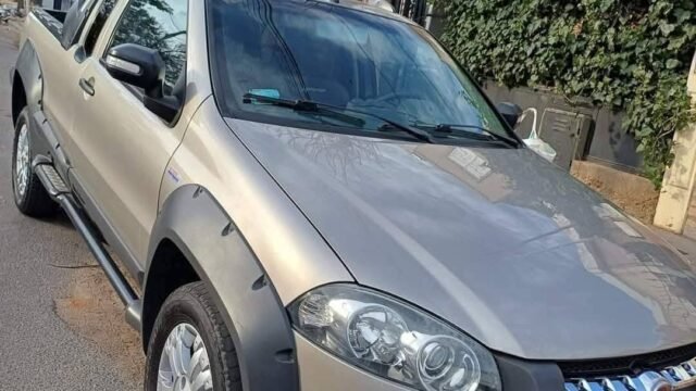 Fiat_Strada_adventure_2011_002