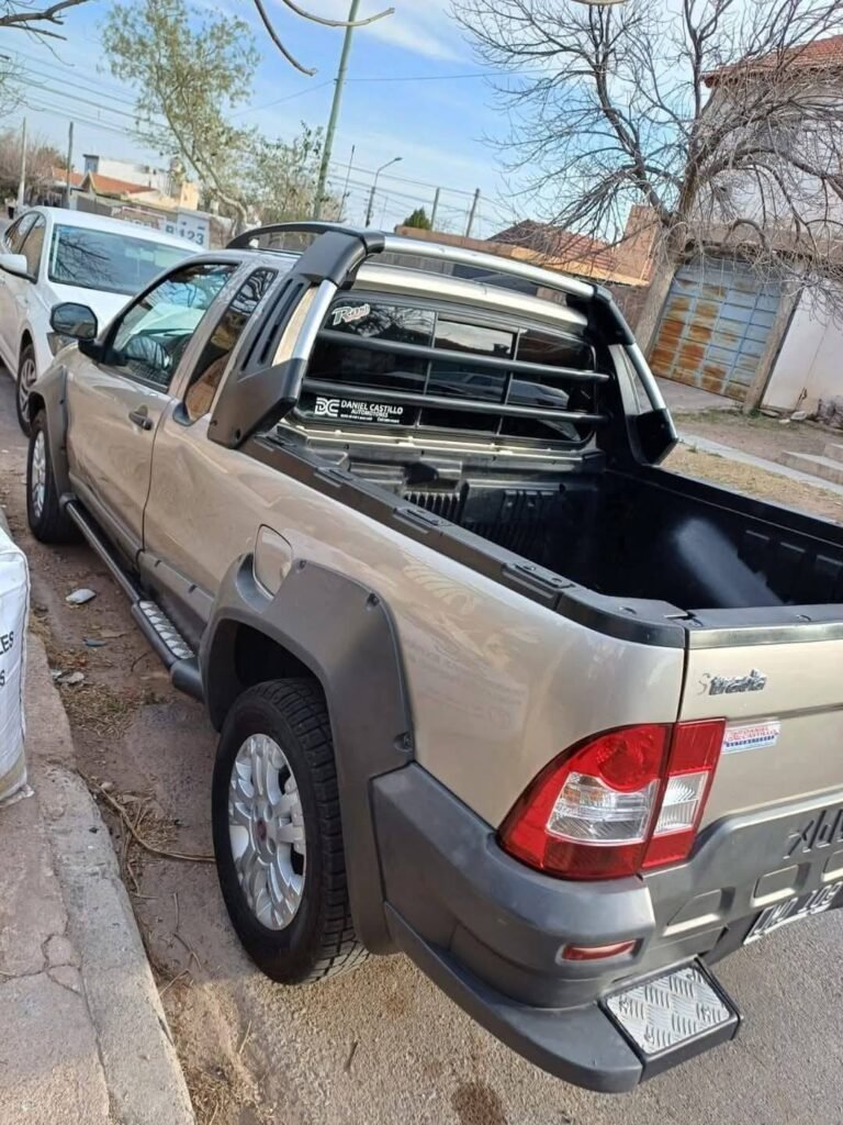 Fiat_Strada_adventure_2011_003