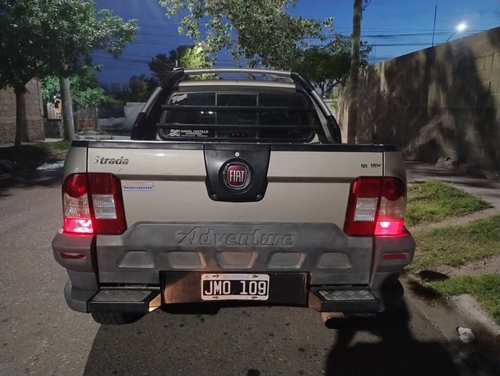 Fiat_Strada_adventure_2011_004