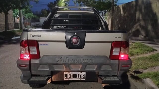 Fiat_Strada_adventure_2011_004