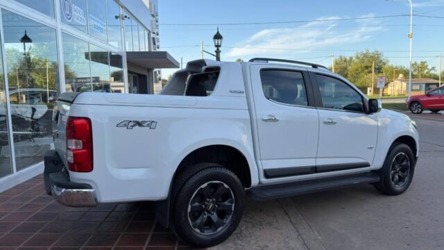 Chevrolet-S10-High-Country-4X4-002