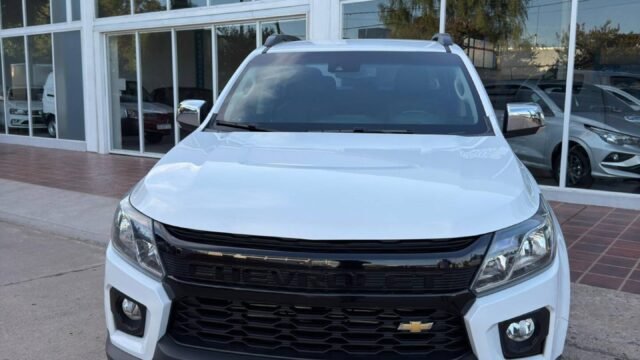 Chevrolet-S10-High-Country-4X4-003