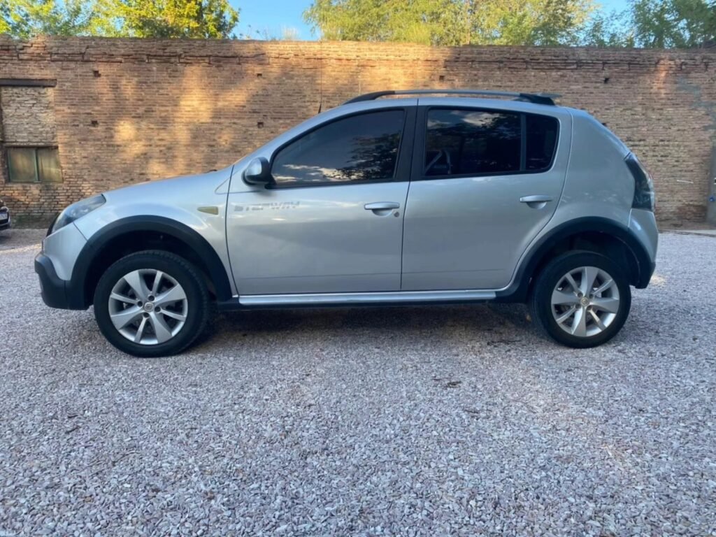 Renault-𝗦𝗮𝗻𝗱𝗲𝗿𝗼-𝗦𝘁𝗲𝗽𝘄𝗮𝘆-003