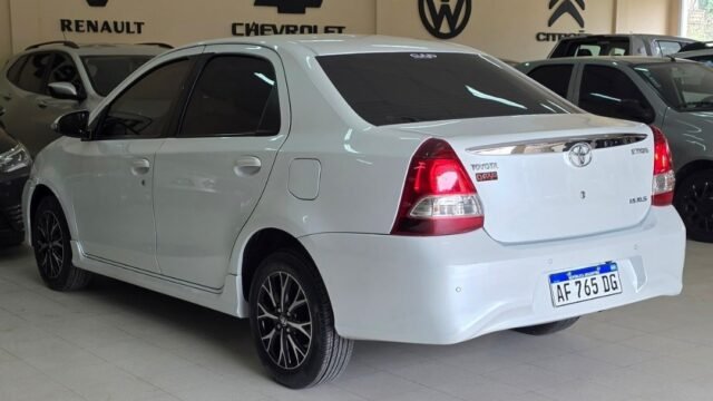 toyota-etios-XLS-Pack-002