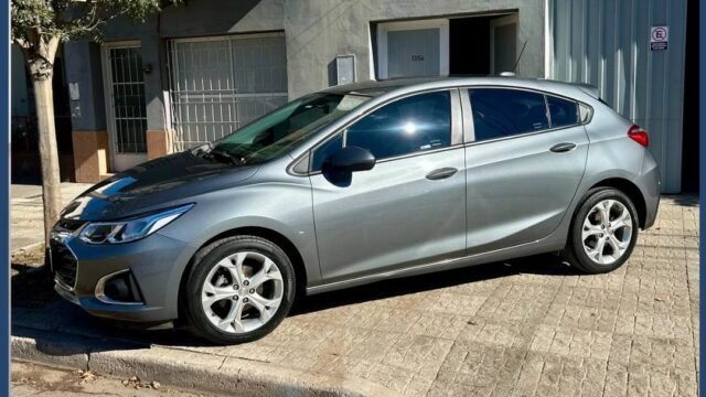 Chevrolet-Cruze-2022-LT_001