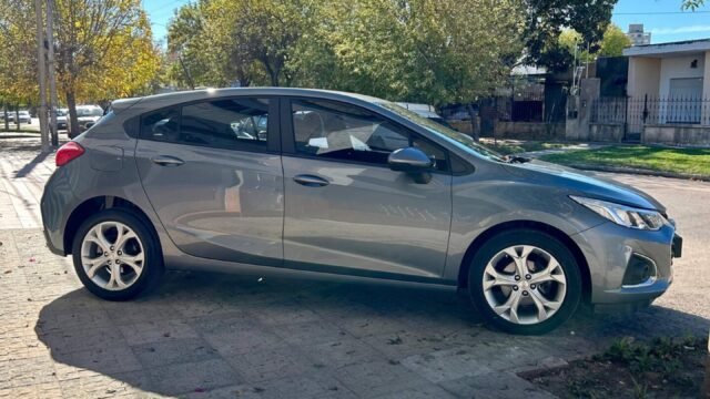 Chevrolet-Cruze-2022-LT_005