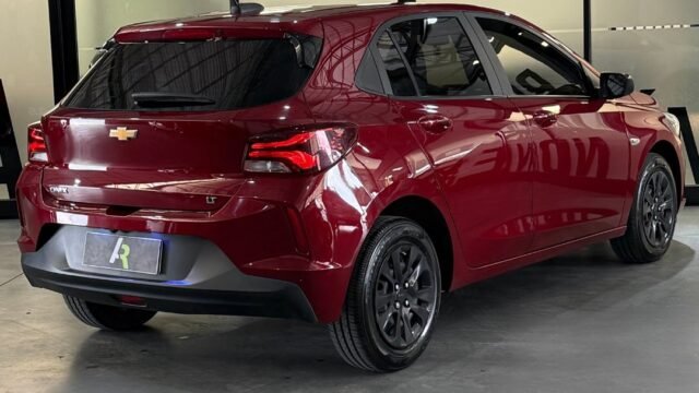 Chevrolet_Onix_Premier_2020_003