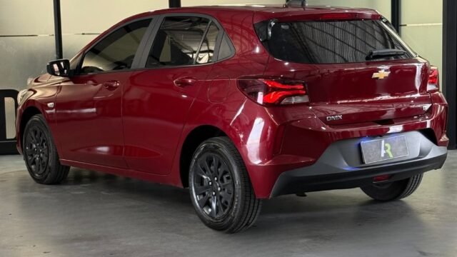 Chevrolet_Onix_Premier_2020_004