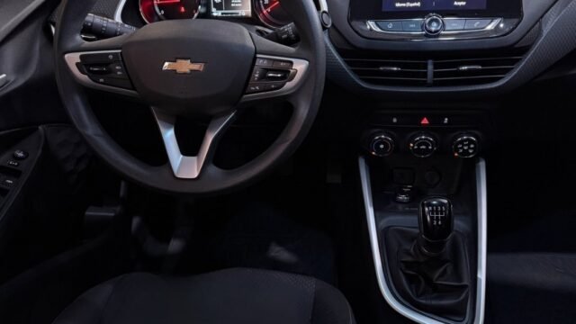 Chevrolet_Onix_Premier_2020_005