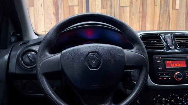 Renault_Sandero_16V_Expression_007